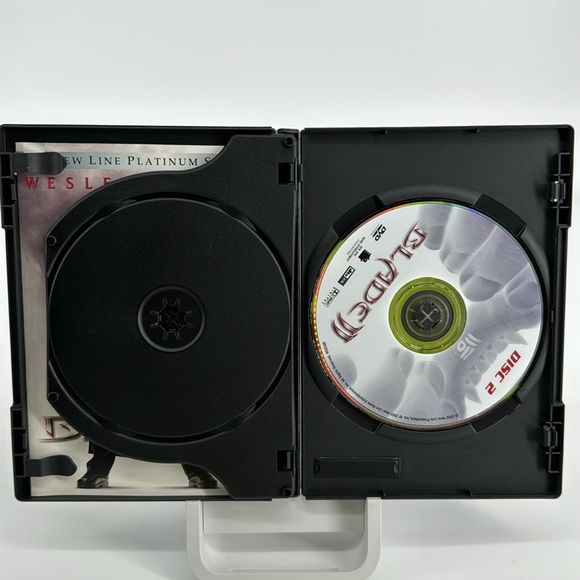 Blade 2. Wesley Snipes. Guillermo Del Toro. Ron Perlman. - Picture 5 of 5